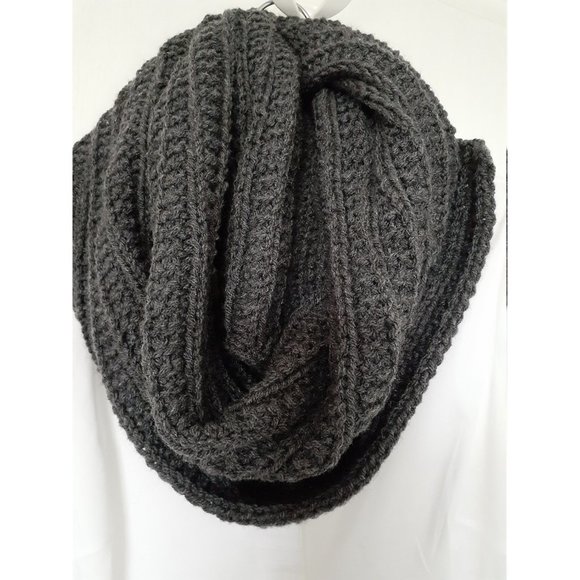 Silver gray acrylic shawl knitted - Picture 3 of 9